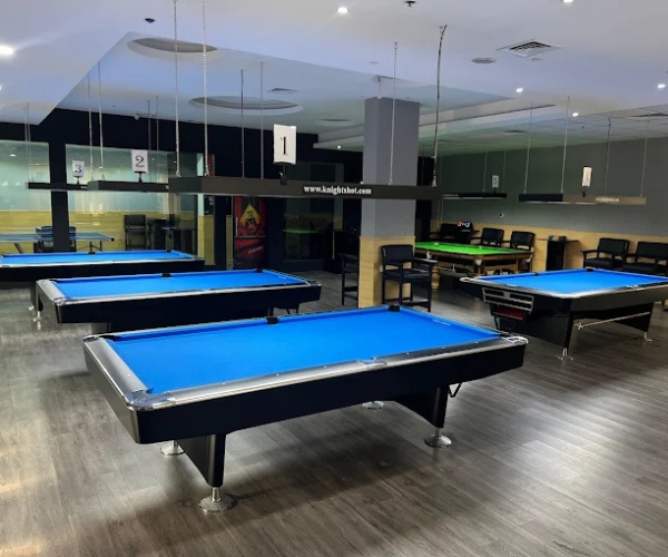 Impulse Billiard Point DIP – club interior with professional snooker and billiard tables